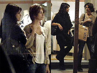 Penelope Squeezes in Some Pre-Oscars Sister Shopping