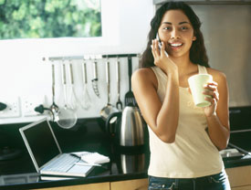 Diet Tip: Keep Phone Chats Out of the Kitchen