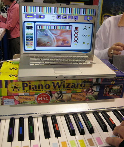 CES 2008: Learn How to Play and Read Music With Piano Wizard