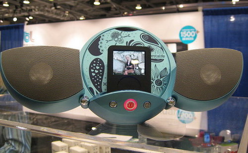 Macworld 2008: Vestalife Ladybug iPod Dock