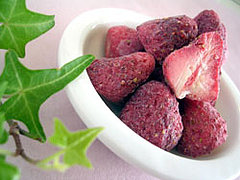 Japanes Company Produces Strawberries Infused with Chocolate Japanes Company Produces Strawberries Infused with Chocolate