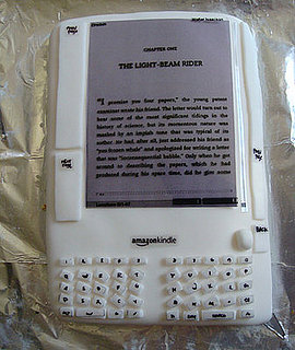 Kindle Cake is Baked Gadget Goodness