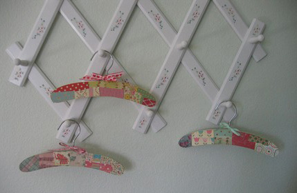 Pimp My Crib: Paper Hangers