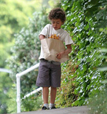 Oscar Jackman Carries His Own Bag Oscar Jackman Carries His Own Bag
