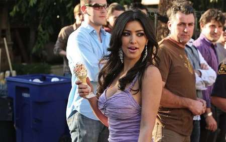Kevin Connolly films Kim Kardashian, Adrian Grenier, Tobey Maguire and Jaime Lynn Sigler in Uncomfortable Moments!