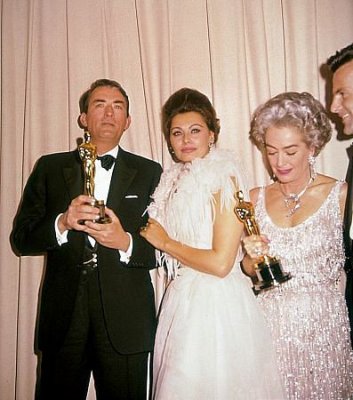 Sophia Loren and Joan Crawford, 1963 Sophia Loren and Joan Crawford, 1963