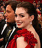 Anne Hathaway at the Oscars: hair and makeup