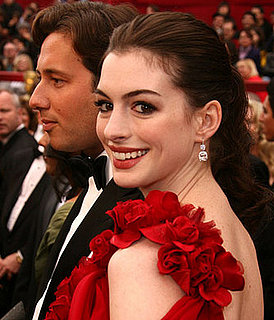 Anne Hathaway at the Oscars: hair and makeup