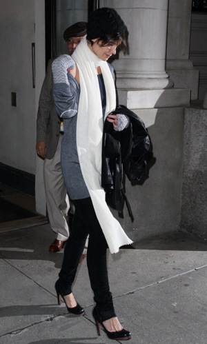 Katie Holmes Leaving Apartment in NYC in Extra Long Scarf