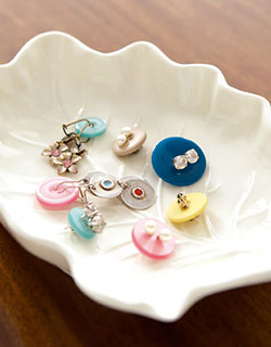 Casa Quickie: New Uses For Old Buttons  