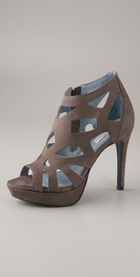 Designer Spotlight: Pour La Victoire Designer Spotlight: Pour La Victoire