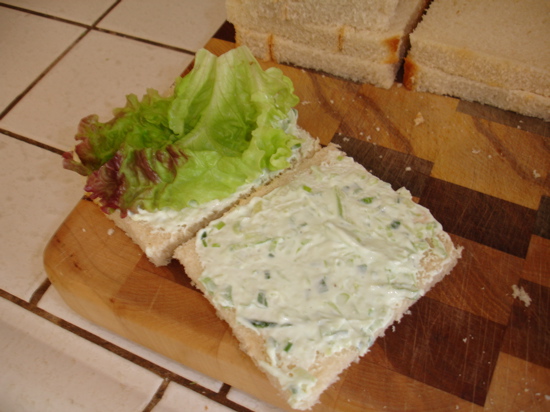 Lay the lettuce flat between the two pieces of bread Lay the lettuce flat between the two pieces of bread