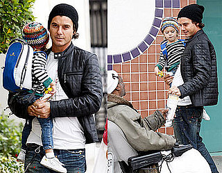 Photos of Gavin Rossdale and Kingston Rossdale Giving Money to a Homeless Man