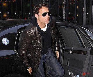 Photo of Clive Owen Heading into Berlin's Ritz Carlton