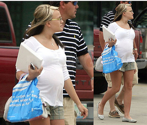 Jamie Lynn Spears Goes About Her Baby Mama Business
