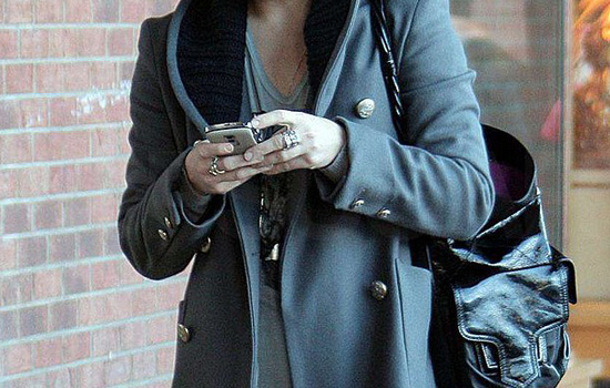 Match the Celeb With the Cell Phone Match the Celeb With the Cell Phone