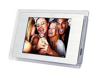 The Fridge-Friendly Digital Photo Frame 