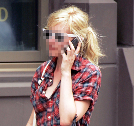 Match the Celeb With the Cell Phone Match the Celeb With the Cell Phone