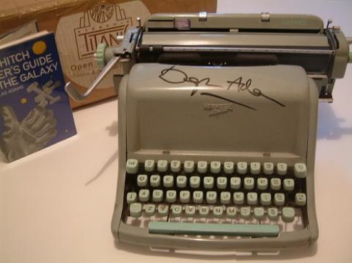 Daily Tech: Douglas Adams' Original Typewriter Goes on Sale