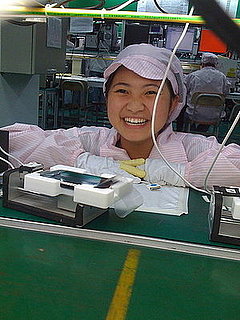 Daily Tech: Pics From Inside the iPhone Factory! 