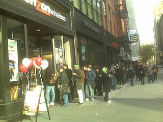 Daily Tech: BB Addicts Line Up For the Storm 
