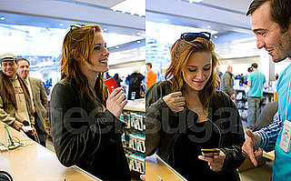Twilight Star Kristen Stewart Shops For iPods at the Apple Store