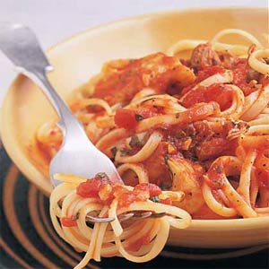 Fast & Easy Dinner: Linguine With Clams and Artichokes in Red Sauce