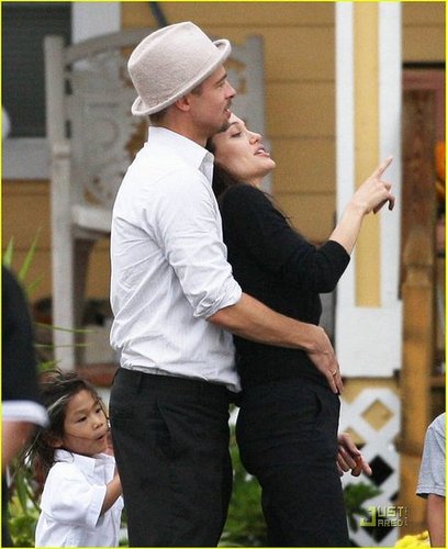 Brad & Angie Snuggle while Chatting with Locals 