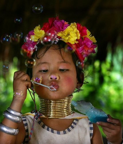 The Long-Neck Women of Thailand Live in a Zoo