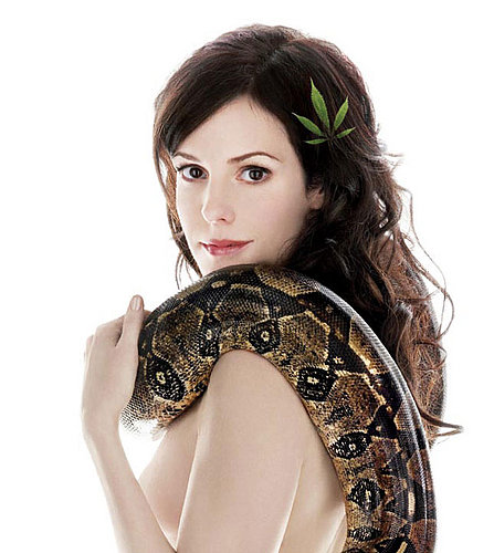 "Weeds" Preview and a Naked Mary-Louise Parker!
