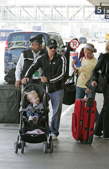 Drew Lachey and his girls at LAX. Brother Nick dropped them off - how sweet. Drew Lachey and his girls at LAX. Brother Nick dropped them off - how sweet.