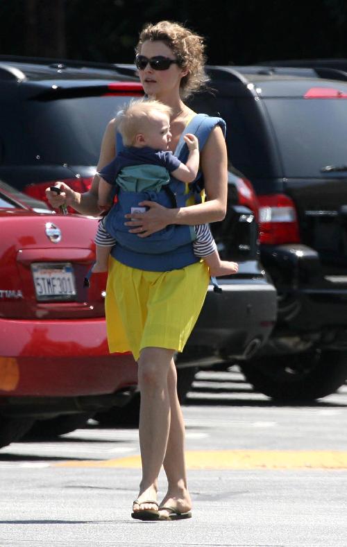 The always adorable Keri Russell and River Deary brightened up the streets with the burst of yellow and smiles. The always adorable Keri Russell and River Deary brightened up the streets with the burst of yellow and smiles.