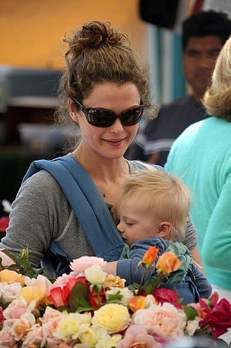 Keri Russell and River Deary Scoop Up Some Flowers Keri Russell and River Deary Scoop Up Some Flowers