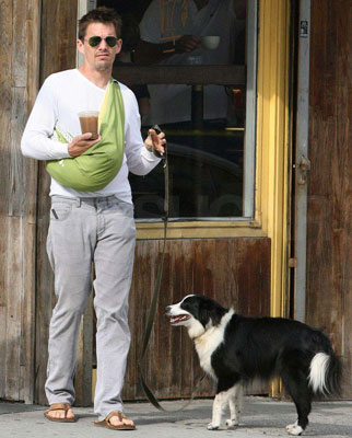 Hawkeyed Ethan Takes Clementine and Nina For a Coffee Hawkeyed Ethan Takes Clementine and Nina For a Coffee