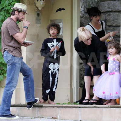 Oscar and Ava Make No Bones About Enjoying Halloween! Oscar and Ava Make No Bones About Enjoying Halloween!