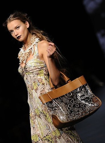 Milan Fashion Week Spring 2009 Bag Trend Round Up Milan Fashion Week Spring 2009 Bag Trend Round Up