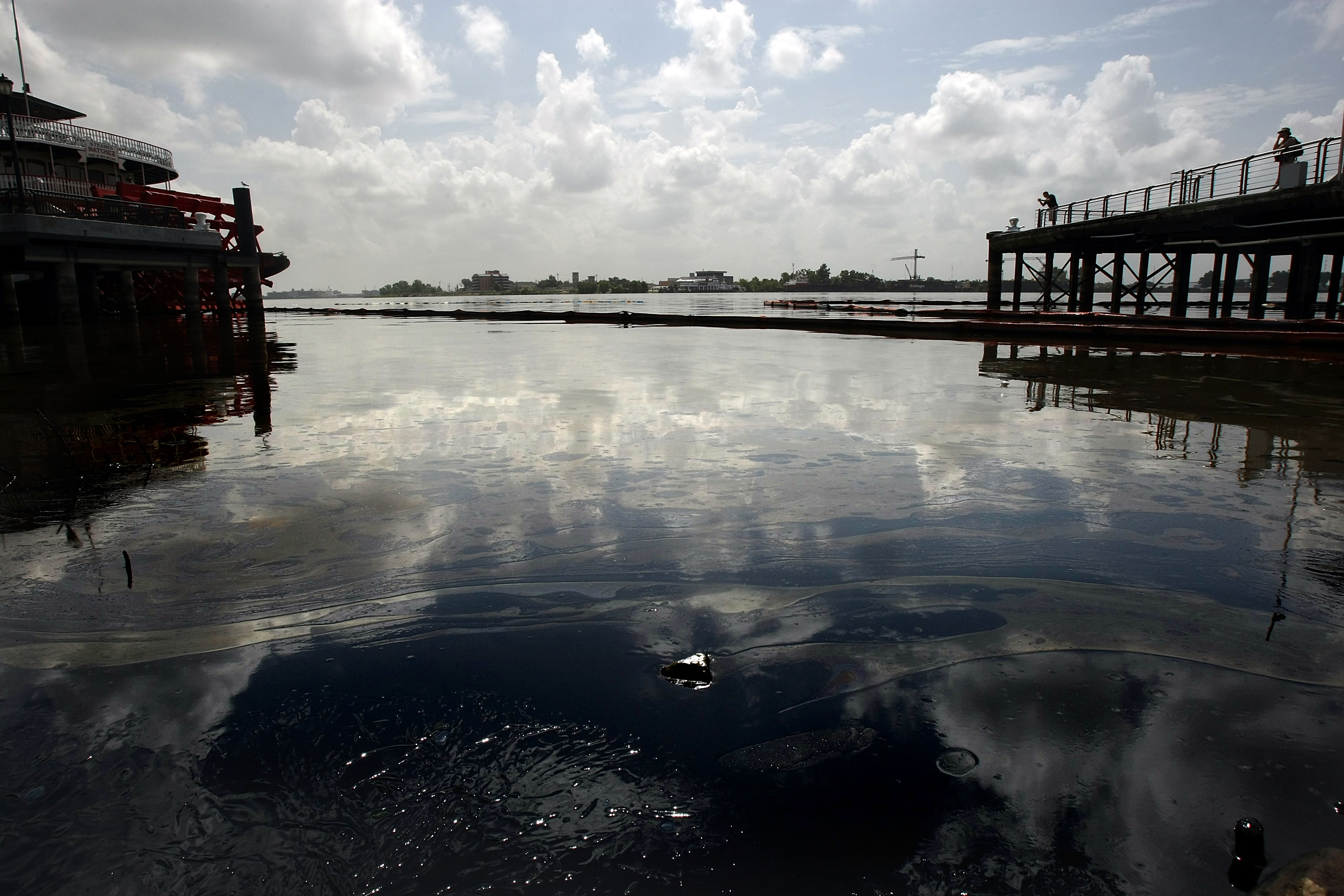 A sheen of fuel oil remains on the Mississippi River following a large spill. A sheen of fuel oil remains on the Mississippi River following a large spill.