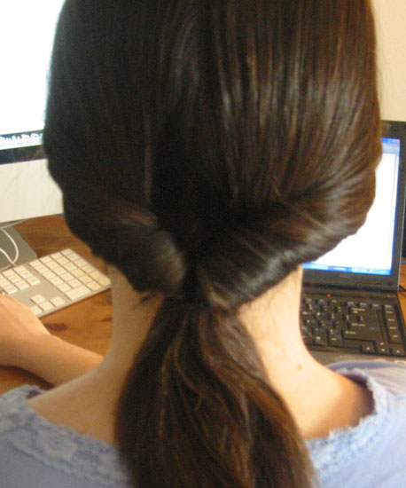 Pull ponytail outwards to tighten. Pull ponytail outwards to tighten.