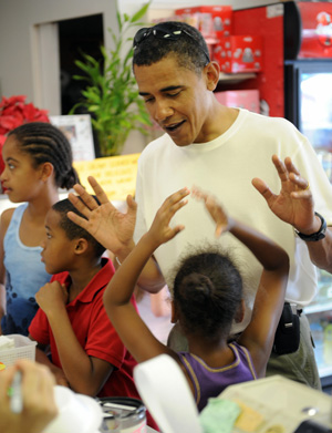 Obama and Family "Cause Commotion" in Hawaii Obama and Family "Cause Commotion" in Hawaii