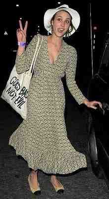 Alexa Chung Shows Off her Two Tone Pumps