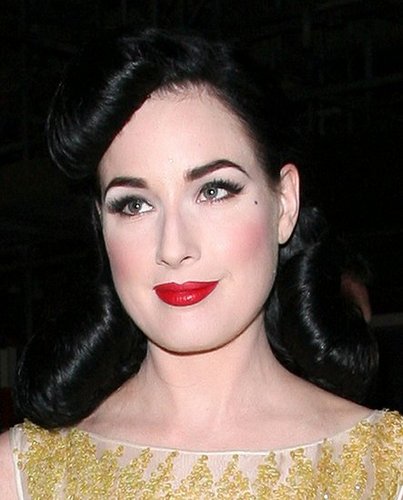 blotting paper and tips for matte skin like Dita Von Teese from BellaSugar UK