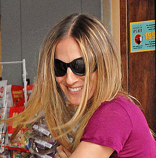 Photo of Sarah Jessica Parker with blonde Straight Hair and dark roots
