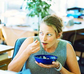 Healthy Breakfast Idea: Oatmeal at Your Desk 
