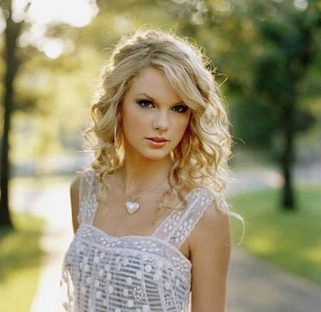 Taylor Swift versus Carrie Underwood