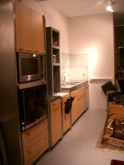 This is a lengthwise picture of our Gaggenau convection oven and Dacor convection microwave. No single kernel is left unpopped.