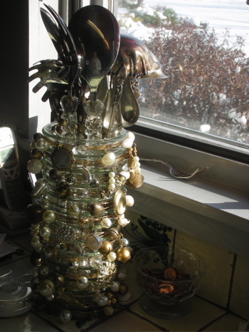 Cool Idea: Baubled Wire Vase