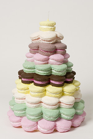 Nice and New: Point à la Ligne Macaroon Pyramid Candle