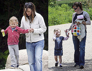 Photos of Jennifer Garner and Violet Affleck in Boston 2009-05-13 15:30:26