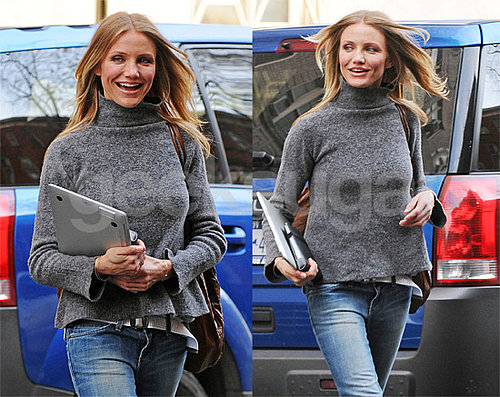 Cameron Diaz Photos With Her Slim MacBook Air Notebook and Kindle