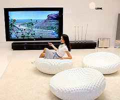 How to Mount, Display, and Clean a Flat Screen TV